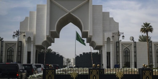 موقع أمريكي يكشف كيف تم طرد “ابن سلمان” من الديوان الملكي السعودي