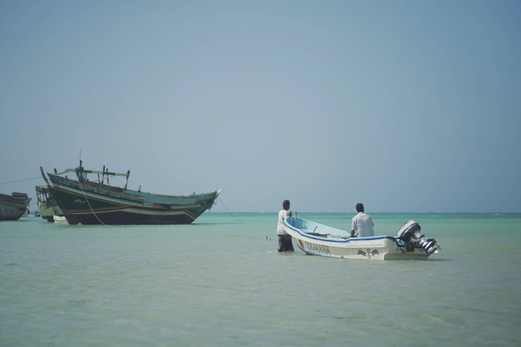 الصيادون في البحر الأحمر … مآسٍ مُغيّبة ومنسيّة