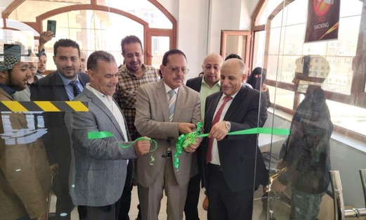 وزير الثقافة يفتتح المعرض التشكيلي الأول للفنان عارف قاضي