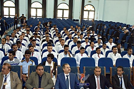 رئيس جامعة صنعاء يدشن اعمال المؤتمر العلمي لأبحاث التخرج للدفعة 27 بكلية  الصيدلة