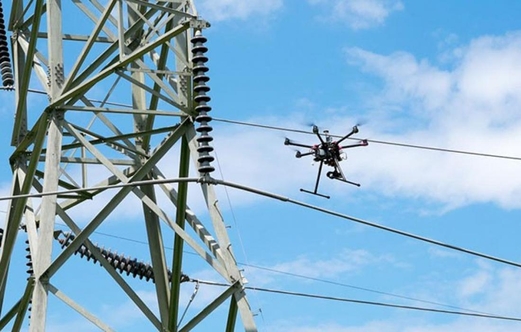 مقاومون فلسطينيون يطلقون النار تجاه طائرة استطلاع صهيونية في نابلس