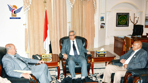 رئيس الوزراء يلتقي رئيس جامعة الحضارة الدكتور المغلس