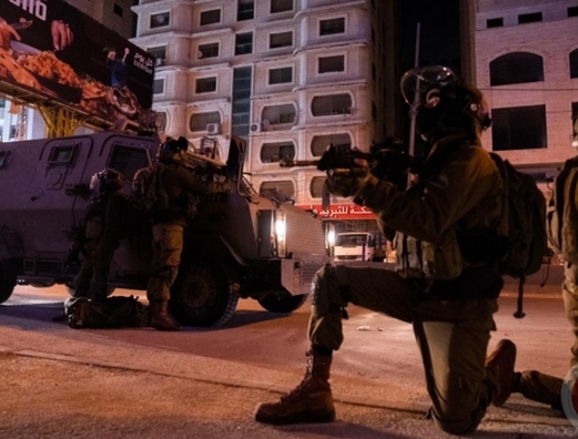 العدو الصهيوني يشن حملة اعتقالات في الضفة