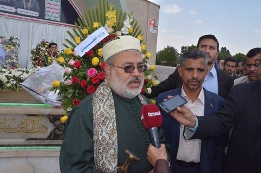 وزير العدل يزور ضريح الشهيد الرئيس الصماد ويضع إكليلا من الزهور