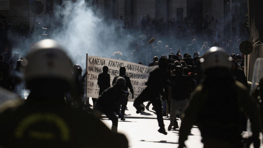 تظاهرات حاشدة في شوارع اليونان بعد أسبوع على مأساة تصادم القطارين