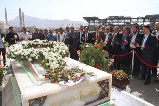 الجنيد وعدد من الوزراء يزورون ضريح الشهيد الرئيس الصماد