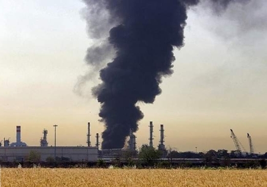 الاحتلال الأمريكي في سوريا يُقر بتعرض قاعدته في دير الزور لهجوم صاروخي