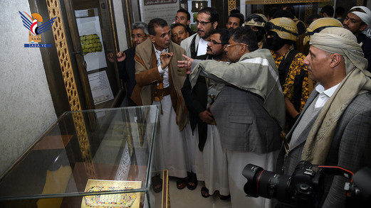 الحوثي يفتتح المعرض الأول للمخطوطات القرآنية بصنعاء