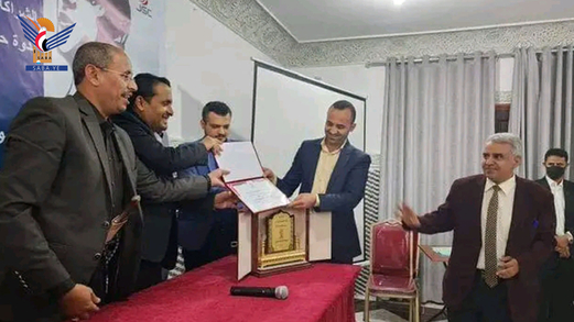 منح جائزة “الخيواني للصحافة 2023” للإعلامي يحيى الشامي