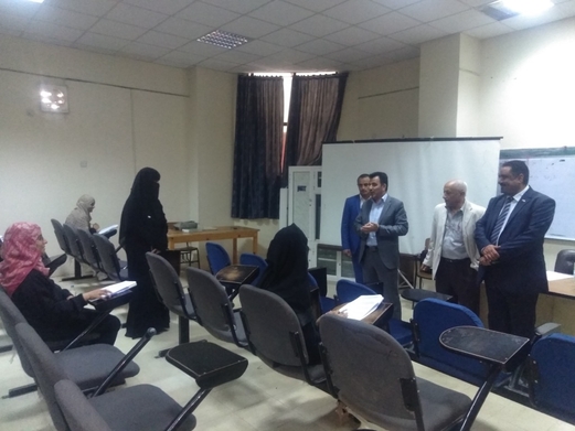 وزير الصحة يطلع على امتحانات الزمالة اليمنية بمستشفى الكويت