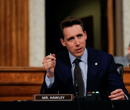 سيناتور أمريكي يدعو لوقف إنفاق الأموال على دعم أوكرانيا