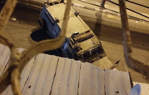 العدو الصهيوني يشن حملة اعتقالات بالضفة والقدس المحتلتين وسط اشتباكات مسلحة