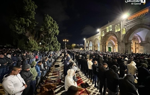 150 ألف مصل يؤدون صلاة العشاء في المسجد الأقصى المبارك