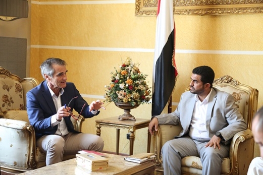 نائب وزير الداخلية يناقش مع بعثة الصليب الأحمر آلية توفير الخدمات بالسجون