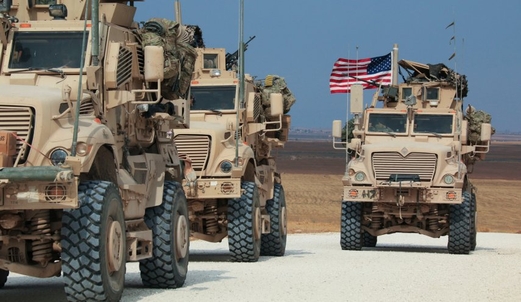 سوريا.. الاحتلال الأمريكي يدخل مدرعات متطورة وأسلحة إلى قواعده في الحسكة