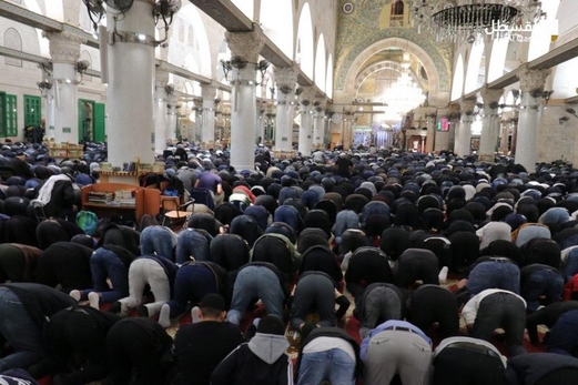  140 ألفً مصل يؤدون صلاة التراويح في الأقصى المبارك