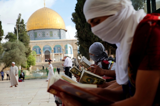 قوات العدو الصهيوني تقتحم باحات الأقصى واستمرار الدعوات لتكثيف الرباط والاعتكاف فيه