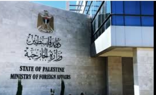 فلسطين تدين رفع علم العدو على سطح وجدران الحرم الابراهيمي 