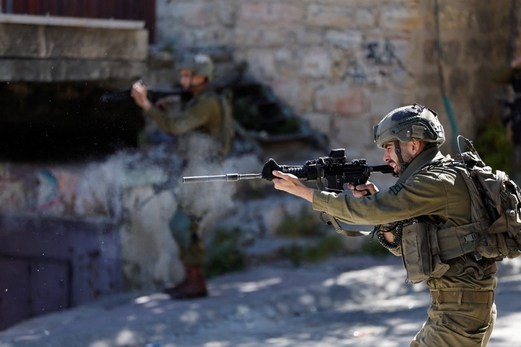 مقاومون فلسطينيون يستهدفون بالرصاص قوات خاصة صهيونية في طوباس