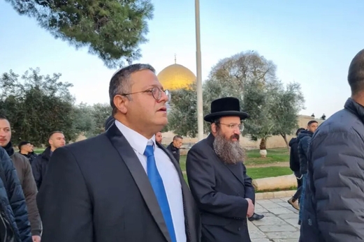 المتطرف بن غفير يدنس باحات الأقصى وسط حراسة أمنية مشدّدة