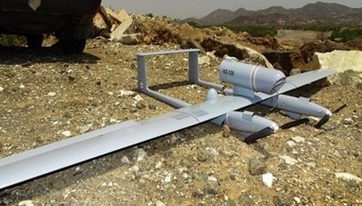 طيران العدوان يشن غارة على حطام الطائرة التجسسية