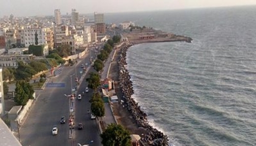 وزير الصحة يشيد بصمود القطاع الصحي بالحديدة