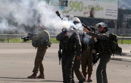 إصابة شاب فلسطيني برصاص العدو عند حاجز مخيم شعفاط بالقدس