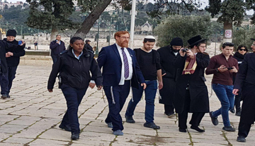 قطعان المستوطنين يقتحمون باحات الأقصى بقيادة المتطرف “غليك”