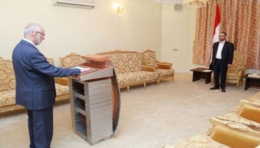 وزير الخدمة المدنية يؤدي اليمين الدستورية أمام الرئيس المشاط