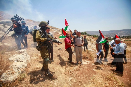 العدو الصهيوني يواصل عدوانه على الشعب الفلسطيني في الأراضي المحتلة