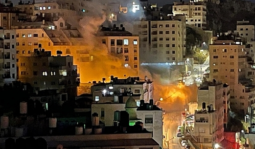 العدو الصهيوني يفجر منزل عائلة الاسير كمال جوري في نابلس