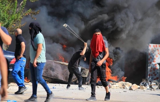 إصابة مواطن فلسطيني خلال مواجهات مع العدو في بلدة أم صفا