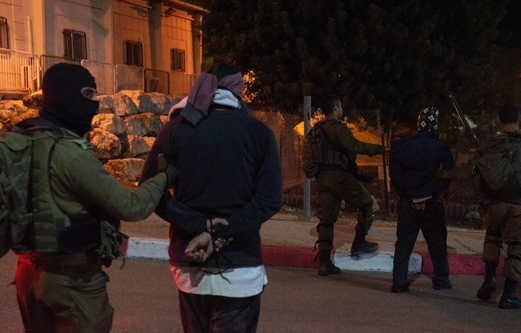مواجهات واعتقالات في الضفة والعدو يداهم منازل قيادات حماس في الخليل