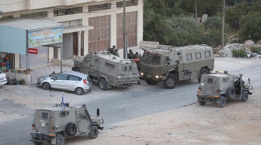 العدو الصهيوني يصيب مواطنين فلسطينيين ويعتقل ستة آخرين خلال اقتحام قواته لنابلس