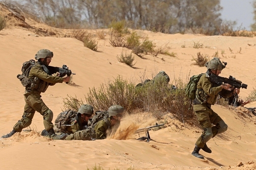 جيش العدو الصهيوني يعلن مصرع أحد جنوده داخل قاعدة عسكرية بالنقب
