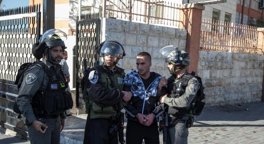 العدو الصهيوني يعتقل شابين خلال مواجهات شمال مدينة القدس