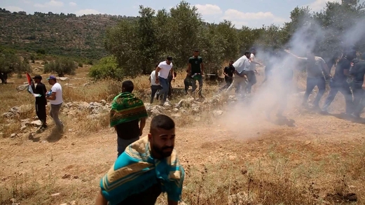 إصابة ثلاثة فلسطينيين في اعتداء للمستوطنين في كوبر وقلقيلية