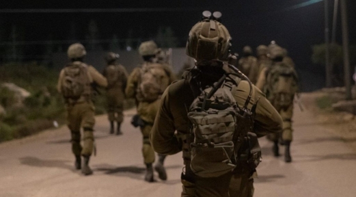 اعتقال عدد من الفلسطينيين بينهم قادة من حماس خلال حملة مداهمات واقتحامات بالضفة المحتلة