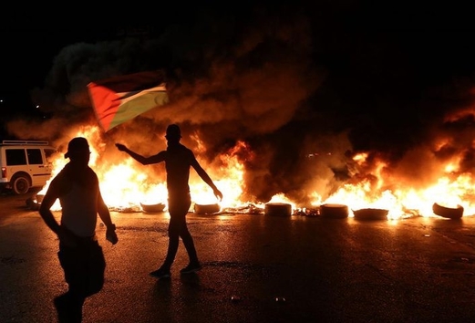 العدو الصهيوني يشن حملة اعتقالات واقتحامات تخللها مواجهات بالضفة والقدس المحتلتين