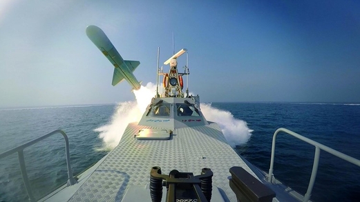 بحرية الحرس الثوري الإيراني تتسلم أنظمة صاروخية وطائرات مسيرة جديدة