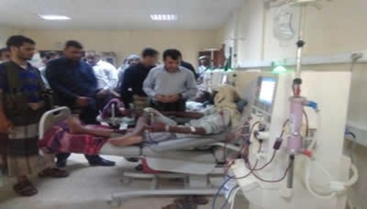وزير الصحة يتفقد مرضى الفشل الكلوي بمركز القناوص في الحديدة