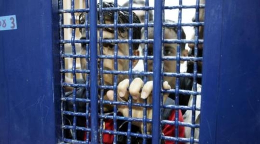 13 أسيراً فلسطينيا يواصلون الإضراب المفتوح عن الطعام والوضع داخل سجون العدو خطير