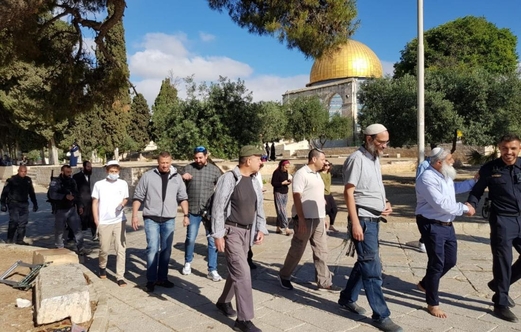 عشرات المستوطنين الصهاينة يجددون اقتحامهم لباحات المسجد الأقصى المبارك