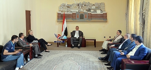 رئيس الوزراء يناقش مع منسقة الشؤون الإنسانية المؤشرات السلبية التي يشهدها الملف الإنساني
