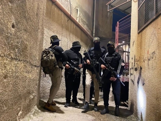 مقاومون فلسطينيون يستهدفون حاجزاً عسكرياً صهيونياً في القدس المحتلة