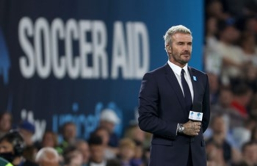 “التايمز”: حرب باردة بين الرياض وواشنطن.. وملاعب كرة القدم ساحة المعركة