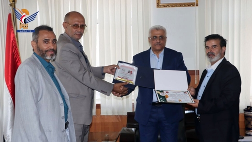 جامعة البيضاء تكرم وزير العدل بدرع المؤتمر العلمي الرابع