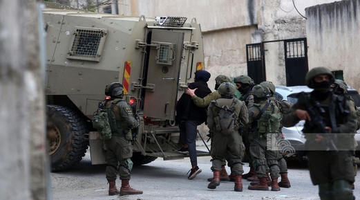 العدو الصهيوني يشن حملة اعتقالات واسعة في الضفة طالت 37 فلسطينيا