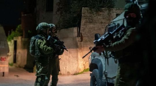 العدو الصهيوني يعتقل والدة وشقيقة الطفل باسل عياد من القدس