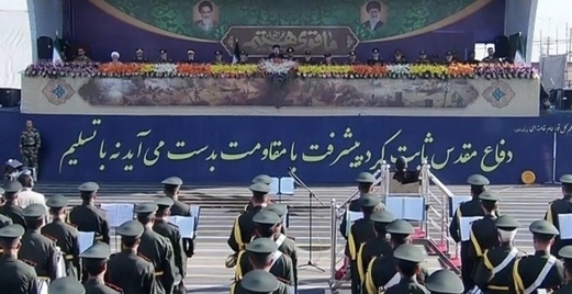 ايران تقيم عرضا عسكريا بمناسبة أسبوع الدفاع المقدس